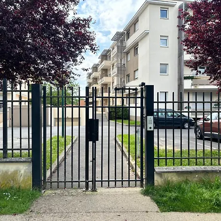 Parisian Escape Near - Liz Apartment